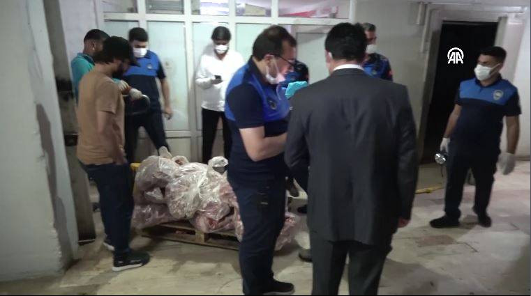 Bayram öncesi mide bulandıran görüntüler! Yakalanmasa vatandaşa yedireceklerdi - Resim: 7